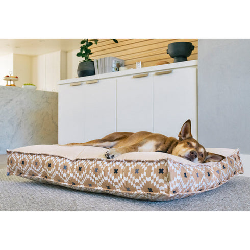 P.L.A.Y. Marina Boxy Bed Sand Medium